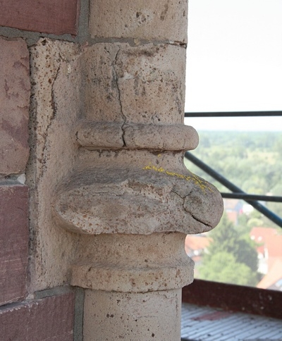 Hier sehen Sie, die stark besch&auml;digten Originalteile.