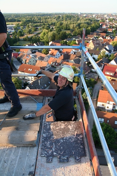 Immerhin sind es 236 Stufen bzw. Leitersprossen bis zum Turmkreuz.