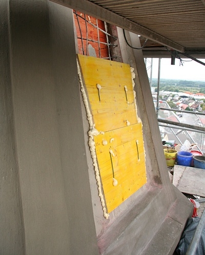 Somit konnte nun auch die Einstiegsluke von au&szlig;en endg&uuml;ltig verschlossen werden.

Sie wurde verschalt und mit Beton ausgegossen.
