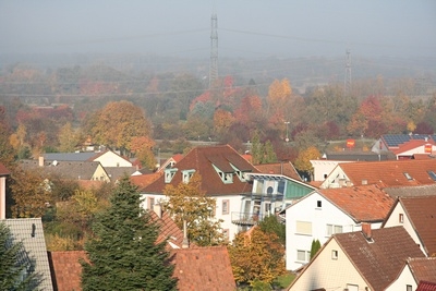 Abschließend noch ein Blick über das herbstliche Mörsch über das alte Pfarrhaus ins Tiefgestade.