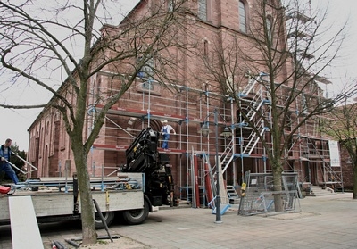 Die Ger&uuml;stbauarbeiten werden noch ca. 2 Wochen in Anspruch nehmen.